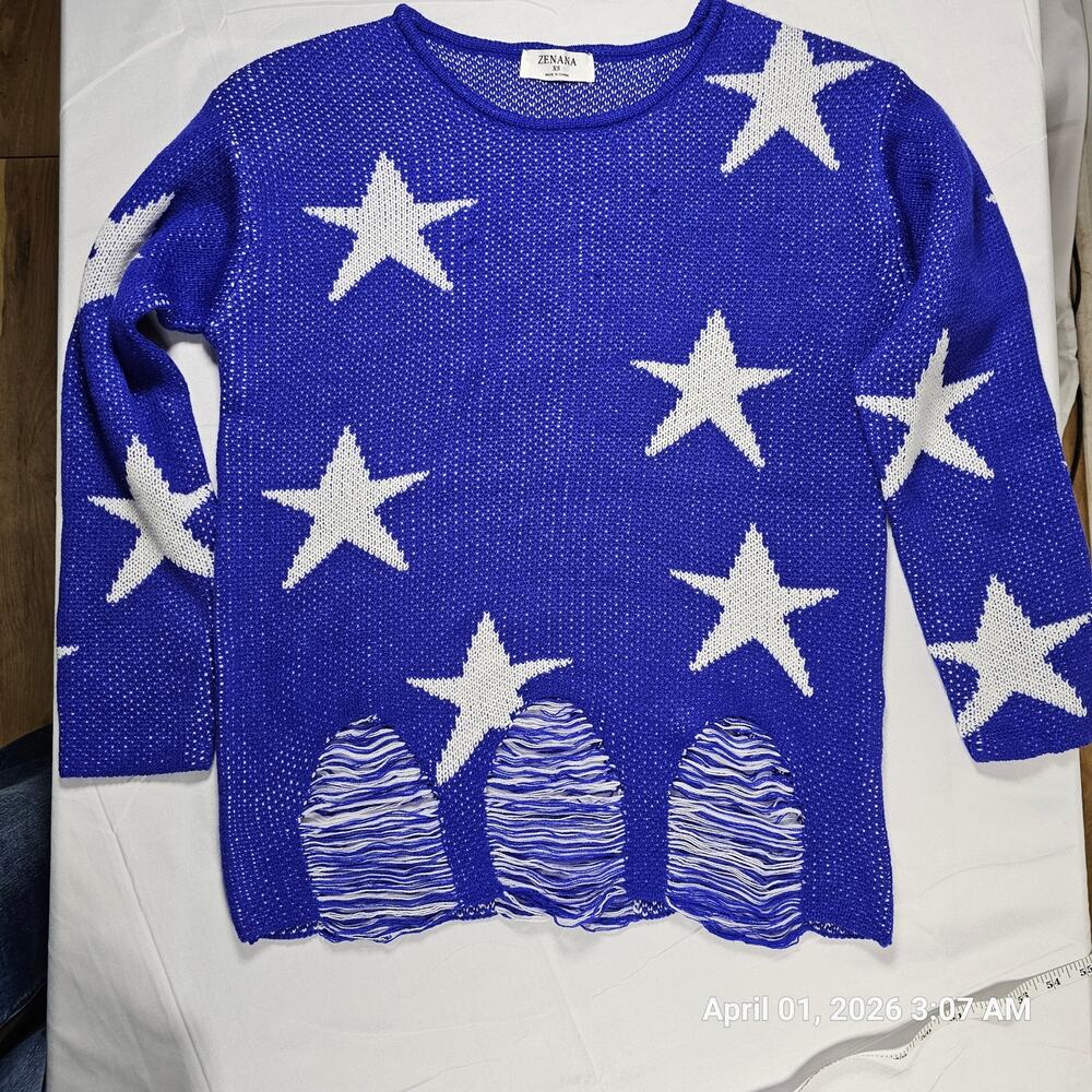 Zenana Blue Star Sweater Womens XS Distressed Hem Lightweight Knit Patriotic‎